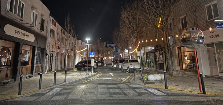 청주시 운리단길, 빛으로 물들다