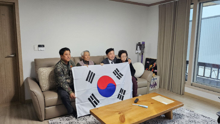 2.독립유공자 유족 위문 장면