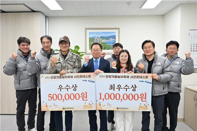 와 우수상 송영규 씨(왼쪽에서 세번째)