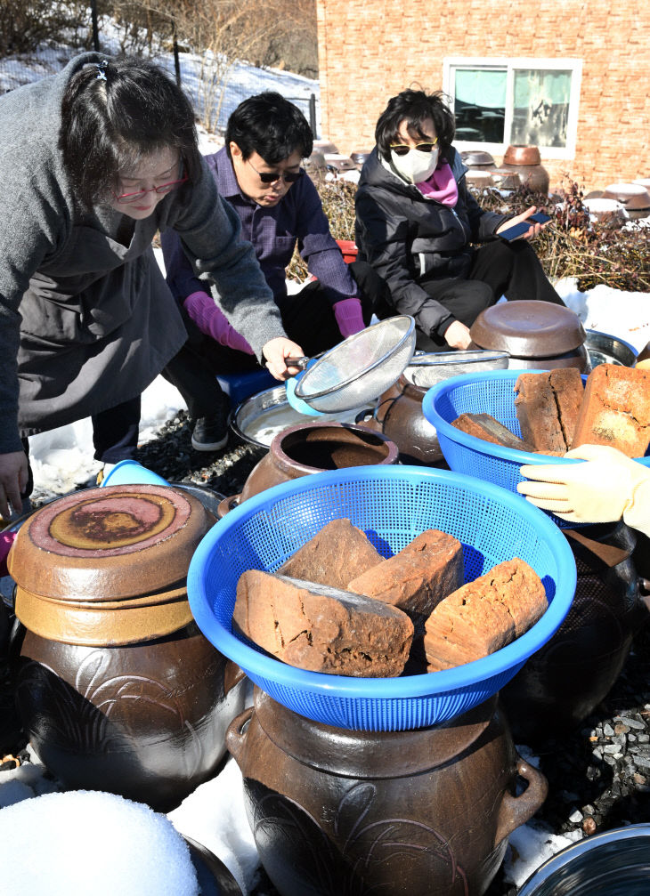 20260225-장 담그기2