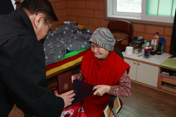 2.625전쟁 참전용사 무공훈장 전수