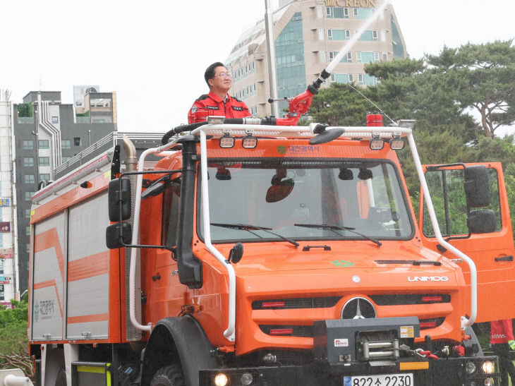 대전시 가을철 산불, 불씨까지 잡는다-고성능산불진화차량