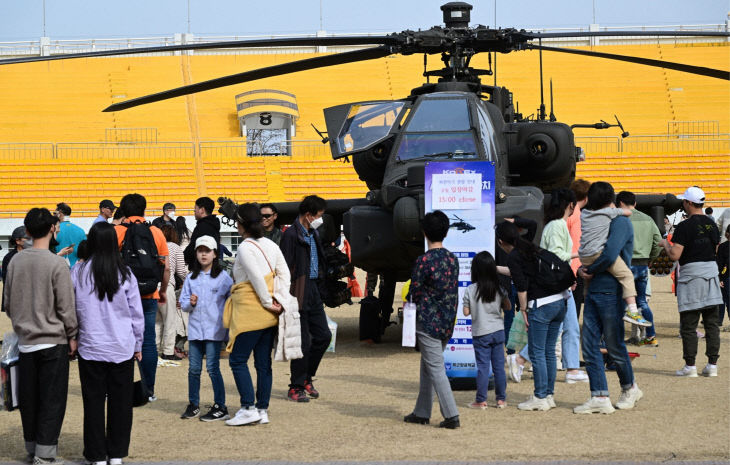 지난 헬기탑승 및 전시회 장면 (2)