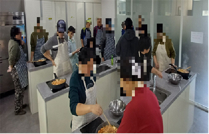 7.주간재활프로그램 요리치료 모습