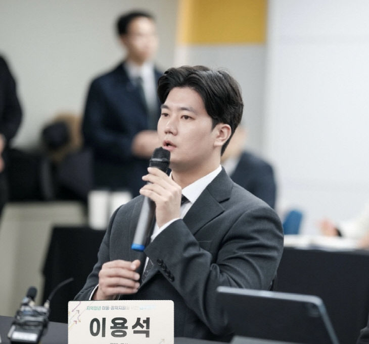 891E436E-2A86-4737-B0A2-382105189EBC