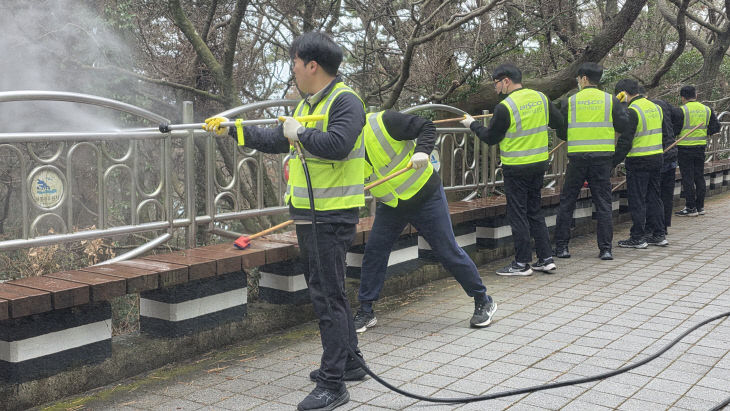 사진2=태종대유원지 순환도로 고압세척 정화활동 전경