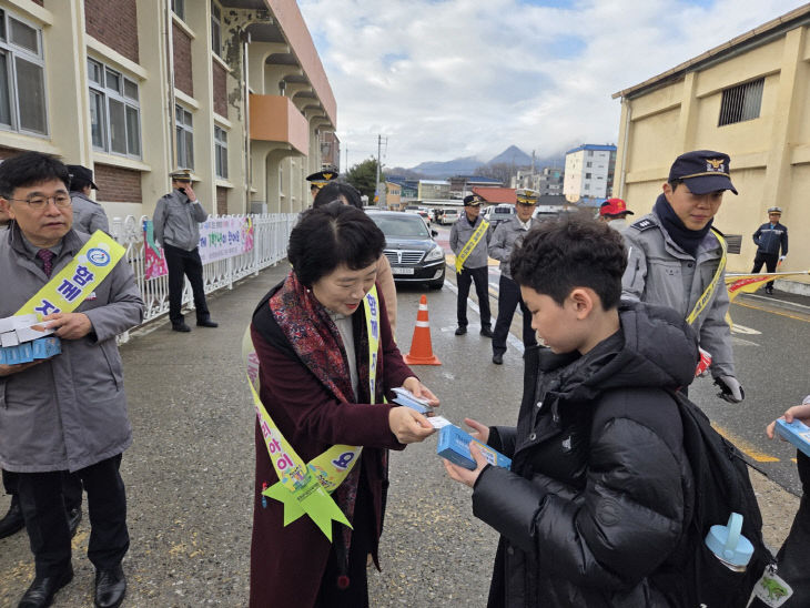 권영선 교육장님 금산중앙초 등교맞이