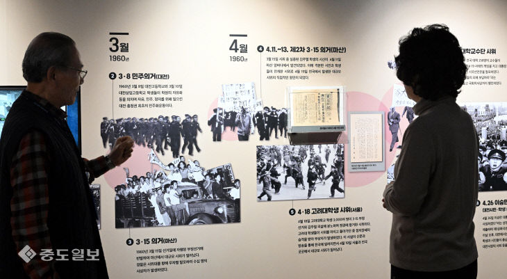 20260304-3.8 민주의거 기념관 찾은 시민들3