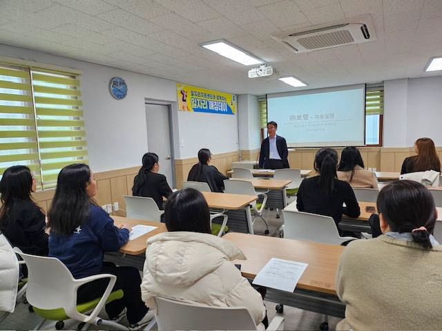 7.일자리 상담 모습 (1)