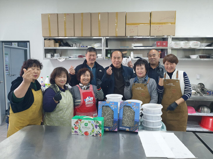 16.신양면 지역사회보장협의체 사랑의 반찬 나눔 활동 모습