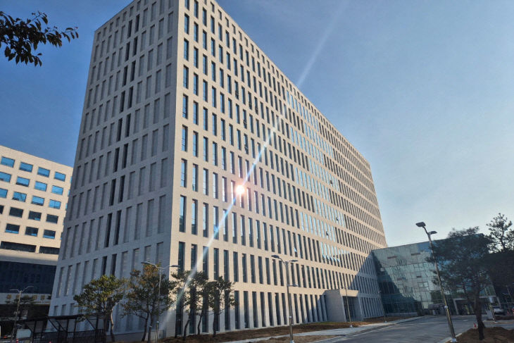 L보건학관 전경