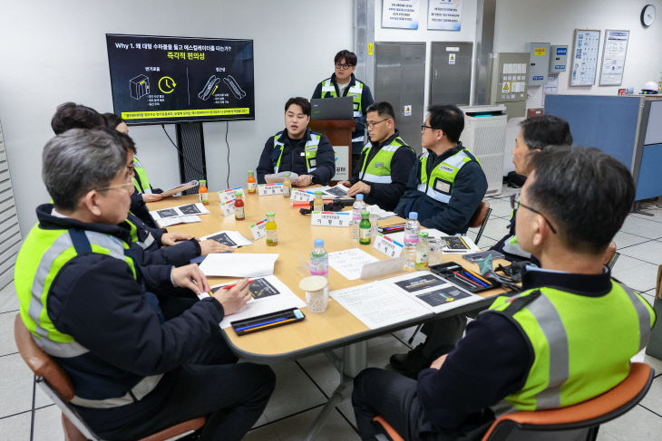 사진 2(3.4. 부평구청역, Why-Why 토론 모습)