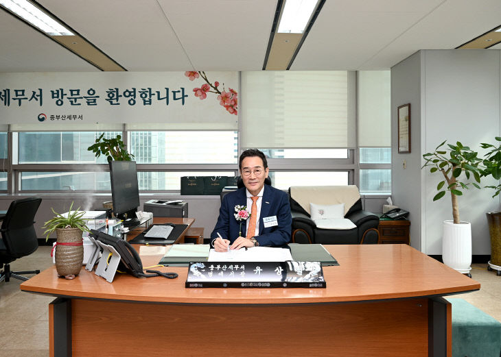 (사진) 명예세무서장 위촉식-HJ중공업 유상철 대표