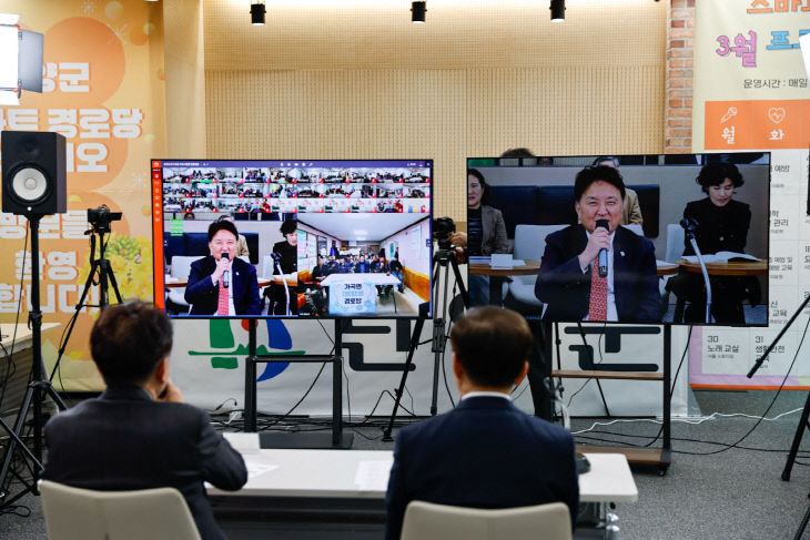 보도 2) 김영환 도지사 스마트 경로당 스튜디오 방문