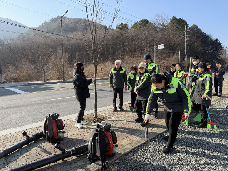 웅진동 자율방범대 청소 사진 (1)
