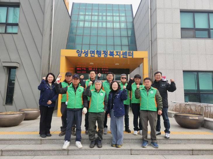 충주시 앙성면 자율방재단, 해빙기 대비 안전 점검 실시 (2)