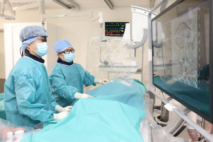 순천향대천안병원 영상의학과 이형남 교수 시술 모습