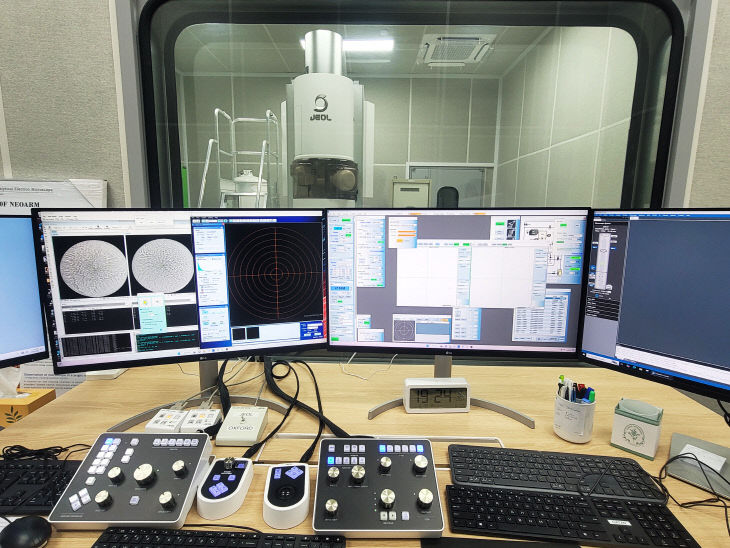 부산대 수차보정 투과전자현미경(Cs-TEM)3