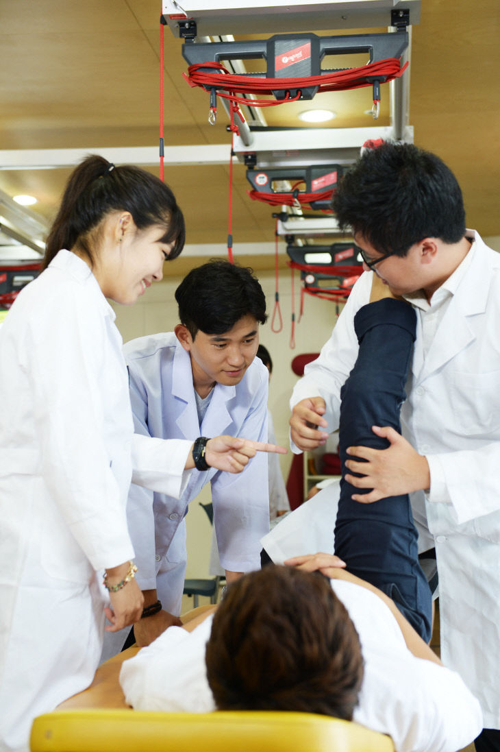 물리치료학과 실습 모습