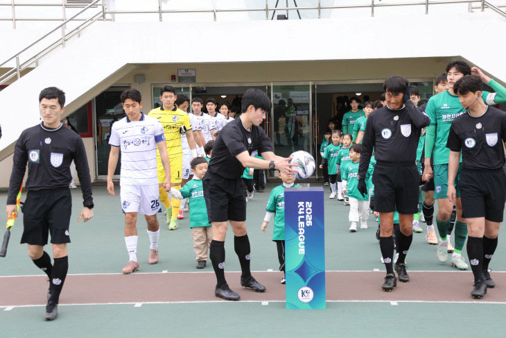 양팀 선수단 입장