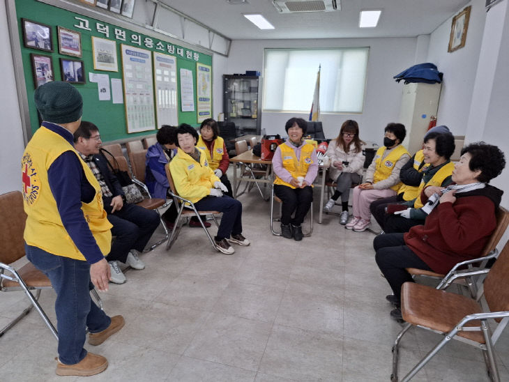 10.고덕면 봄맞이 사랑의 세탁 봉사 모습 (1)