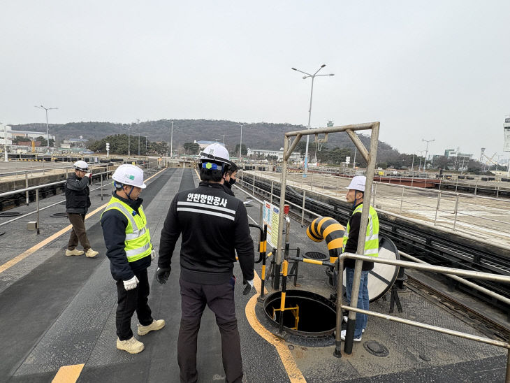 부하 등 유해요인을 점검하고 있다