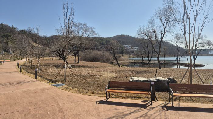 공원과-성남시 대왕저수지 수변공원 산책로