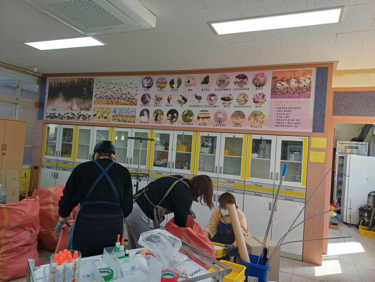 2. 운산초 과학실 정리지원 (2)