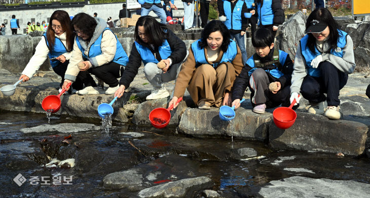 20260321-치어 방류1