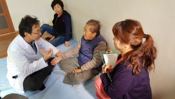 통합돌봄 관련 사진(방문 진료)