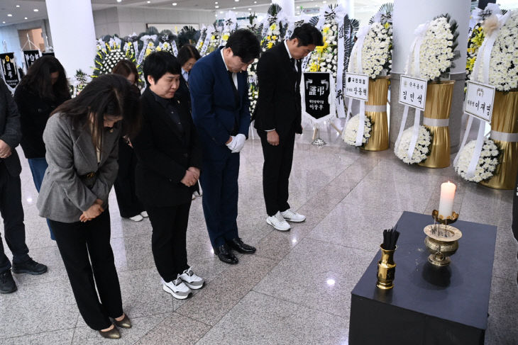 대덕구의회 화재 희생자 합동분향소 조문