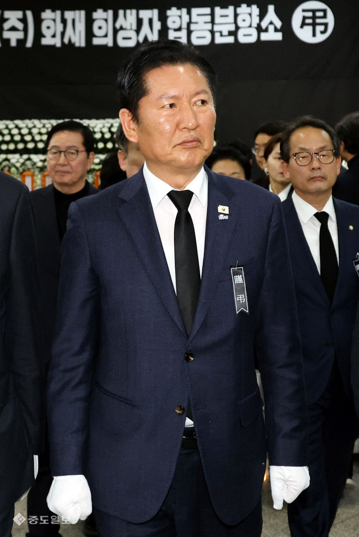 참배 마친 정청래