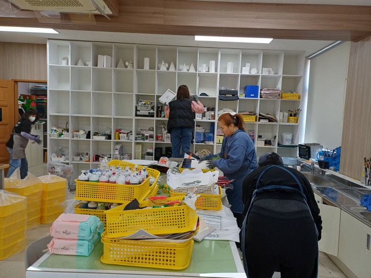 2. 부석중 미술실 정리 지원 (1)