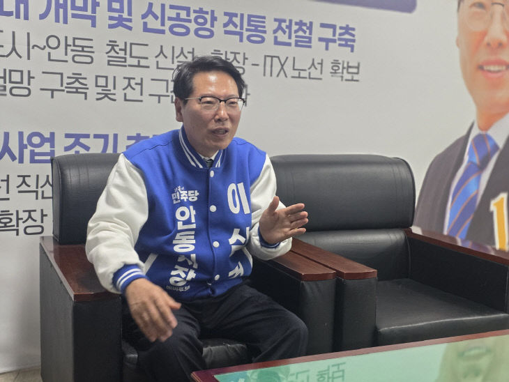 10대 공약에 대해 설명하고 있다.