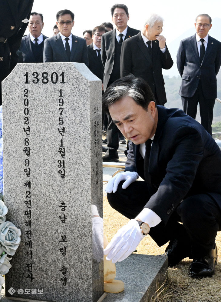 20260324-김태흠 도지사 현충원 참배1