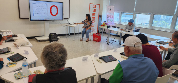 치매예방사업 운영 사진.(사진=충주시 제공)