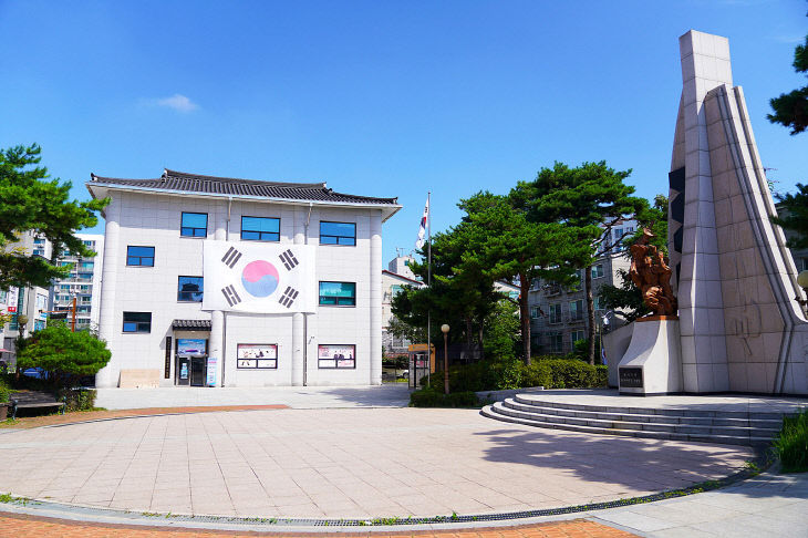 3·1만세운동 역사문화센터 및 황어광장 기념탑