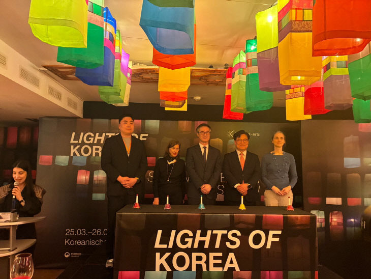 독일 베를린에서 ‘한국의 빛-진주실크등’ 전시 개막