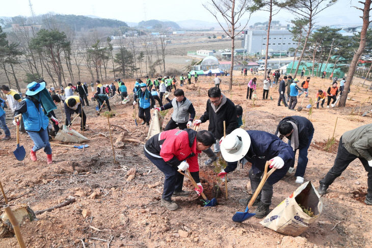 사본 - (사진3)제81회 식목일 나무심기 행사2