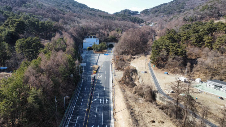 충주방향 박달재터널 진입 전 도로 전경