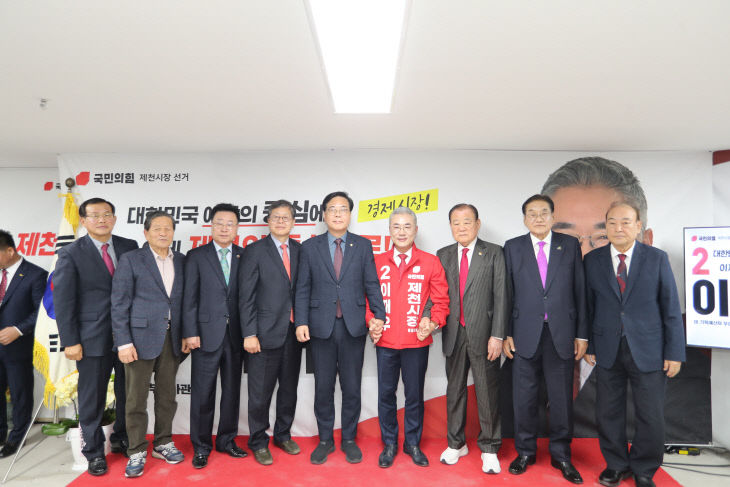 개소식에 참석한 정관계 인사들과 기념사진