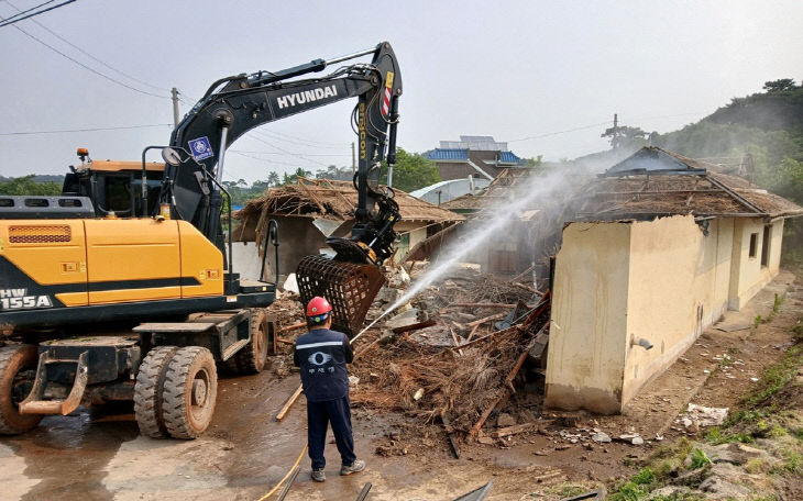 4. 서산시가 지난해 빈집 정비사업을 추진하는 모습2