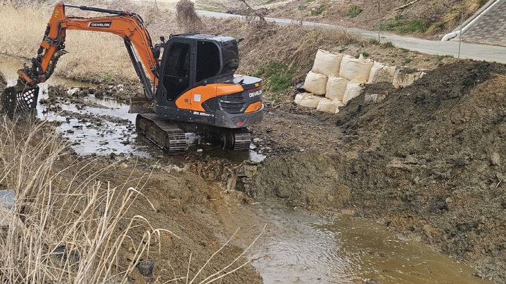 우성면 선제 대응_하상정비 사진