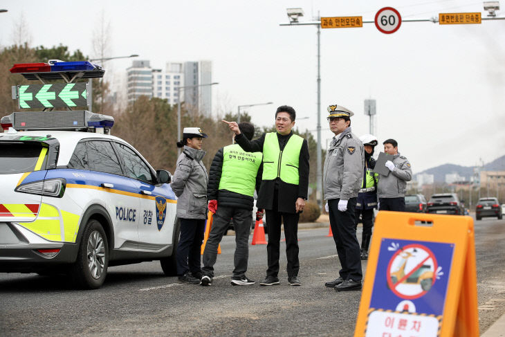1-월 1일 하늘대로 일원을 찾아 이륜차 소음 합동