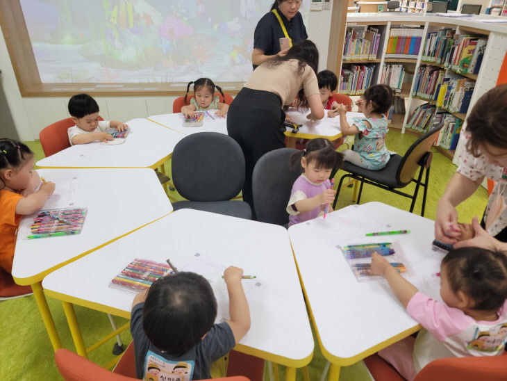 보도 1) 올누림센터를 이용하는 아이들(1)