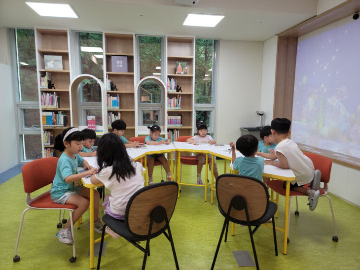 보도 1) 올누림센터를 이용하는 아이들(3)