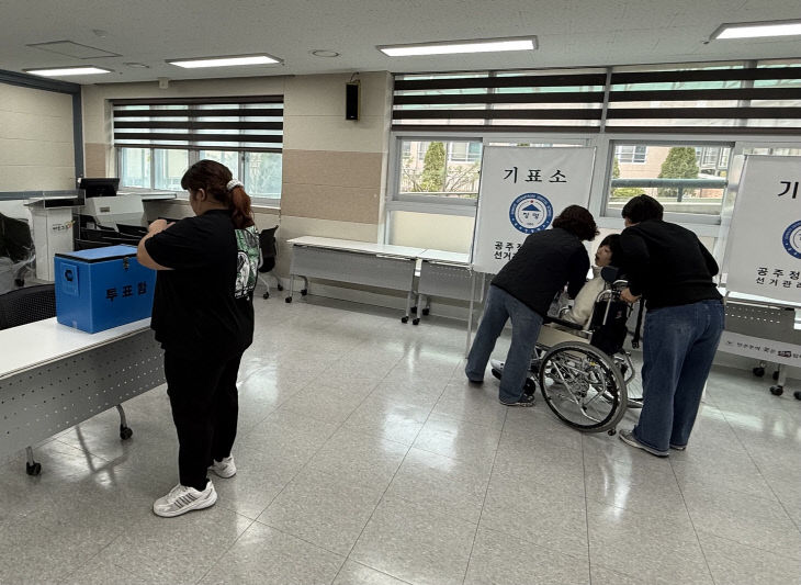 공주정명학교 학생자치회 임원 선거 사진