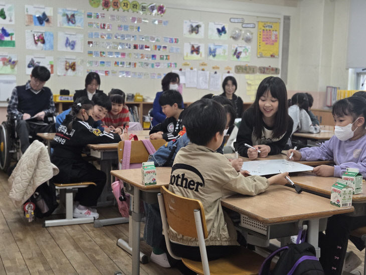 신관초등학교 동료장학 주간 운영 사진