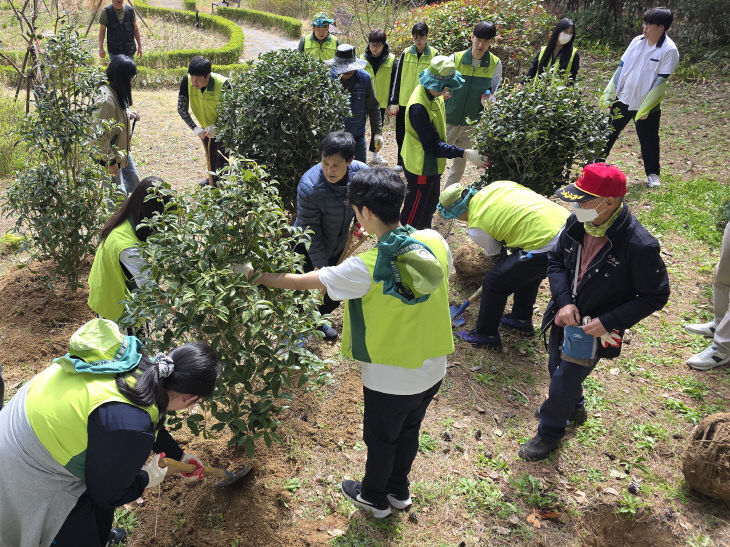 =======나무심기 현장 전경2