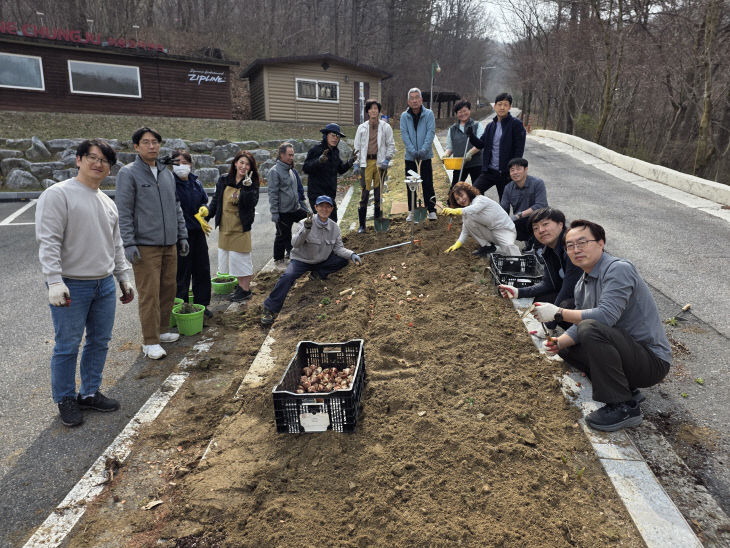 충주시시설관리공단, 식목일 맞이 문성자연휴양림 꽃 식재 행사